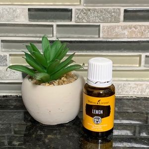 🍋 Lemon Essential Oil